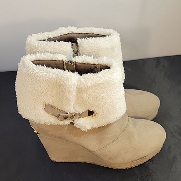 JUICY COUTURE WOMEN"S BUCKLE WEDGE ANKLE BOOTS - Picture 5 of 16